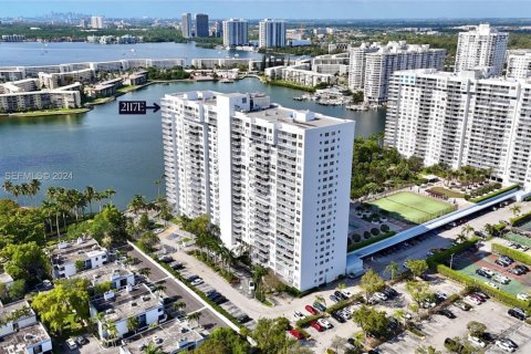 Condo in Aventura, Florida, 2 bedrooms № 2250840 - photo 16