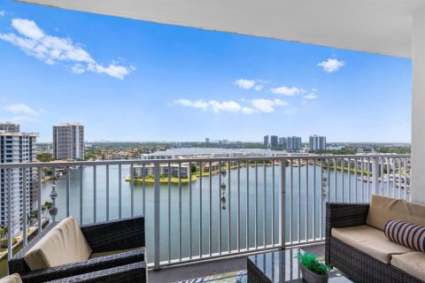 Condo in Aventura, Florida, 2 bedrooms № 2250840 - photo 12