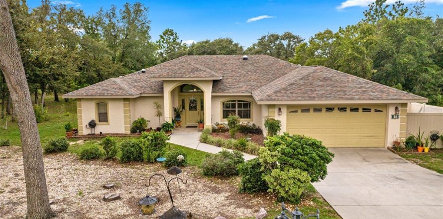 House in Inverness, Florida 3 bedrooms, 175.21 sq.m. № 1904283