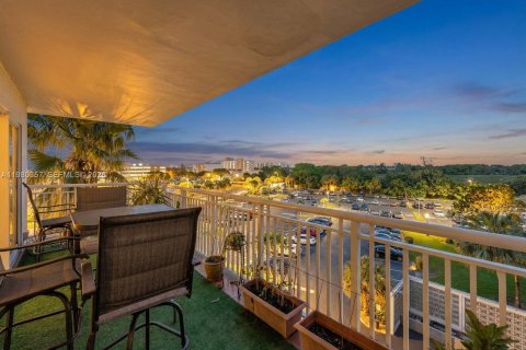 Copropriété à vendre à Hollywood, Floride: 2 chambres, 130.06 m2 № 2049926 - photo 3