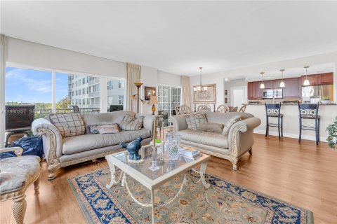 Copropriété à vendre à Hollywood, Floride: 2 chambres, 130.06 m2 № 2049926 - photo 6