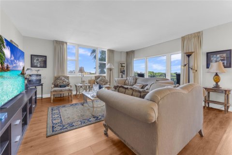 Copropriété à vendre à Hollywood, Floride: 2 chambres, 130.06 m2 № 2049926 - photo 8