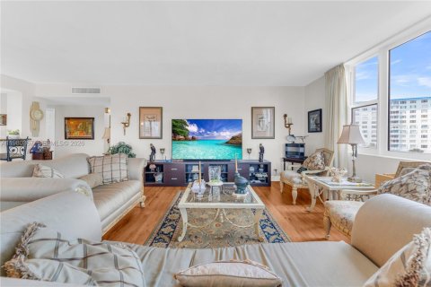Copropriété à vendre à Hollywood, Floride: 2 chambres, 130.06 m2 № 2049926 - photo 1