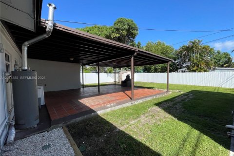 House in Miami, Florida 3 bedrooms, 159.79 sq.m. № 2076494 - photo 24