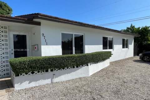 House in Miami, Florida 3 bedrooms, 159.79 sq.m. № 2076494 - photo 3