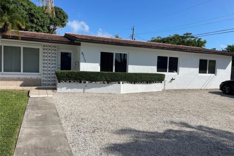House in Miami, Florida 3 bedrooms, 159.79 sq.m. № 2076494