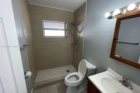 House in Miami, Florida 3 bedrooms, 159.79 sq.m. № 2076494 - photo 8