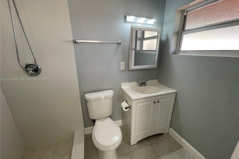 House in Miami, Florida 3 bedrooms, 159.79 sq.m. № 2076494 - photo 13