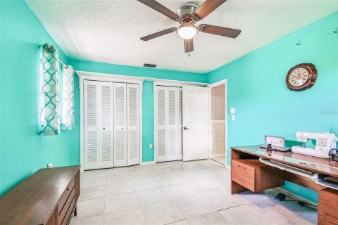 House in Seminole, Florida 3 bedrooms, 162.95 sq.m. № 1894071 - photo 30