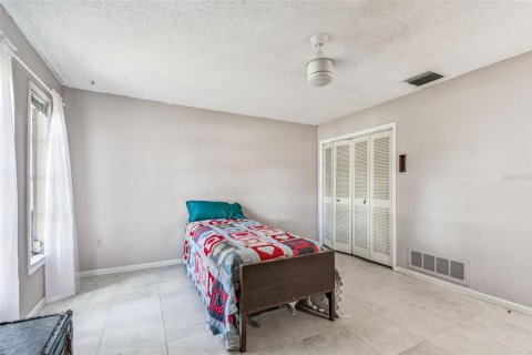 House in Seminole, Florida 3 bedrooms, 162.95 sq.m. № 1894071 - photo 18
