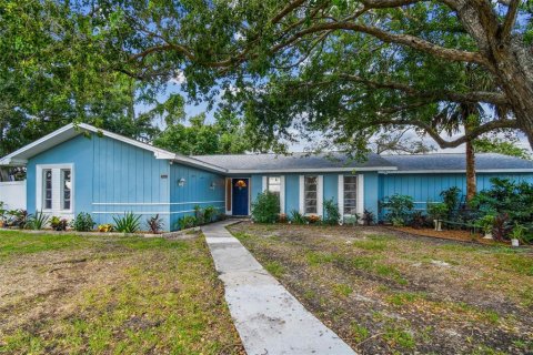 House in Seminole, Florida 3 bedrooms, 162.95 sq.m. № 1894071 - photo 1