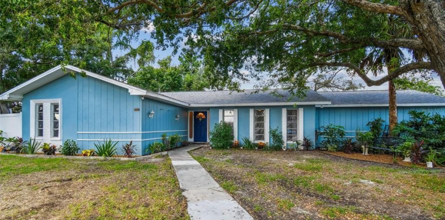 House in Seminole, Florida 3 bedrooms, 162.95 sq.m. № 1894071