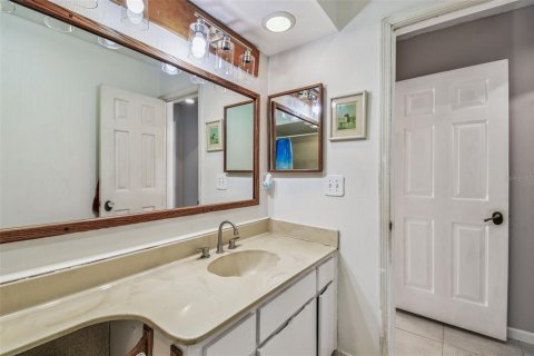 House in Seminole, Florida 3 bedrooms, 162.95 sq.m. № 1894071 - photo 21