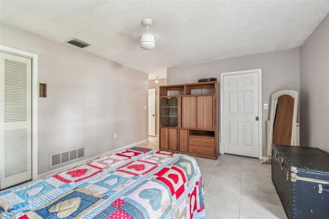 House in Seminole, Florida 3 bedrooms, 162.95 sq.m. № 1894071 - photo 19