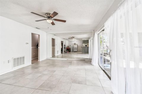House in Seminole, Florida 3 bedrooms, 162.95 sq.m. № 1894071 - photo 13