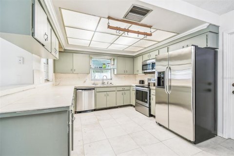 House in Seminole, Florida 3 bedrooms, 162.95 sq.m. № 1894071 - photo 7