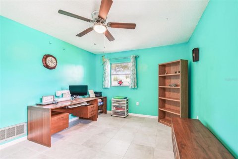 House in Seminole, Florida 3 bedrooms, 162.95 sq.m. № 1894071 - photo 29