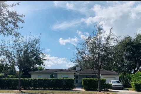 House in Coral Gables, Florida 3 bedrooms, 170.2 sq.m. № 2002034
