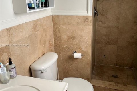 Villa ou maison à louer à Coral Gables, Floride: 3 chambres, 170.2 m2 № 2002034 - photo 19