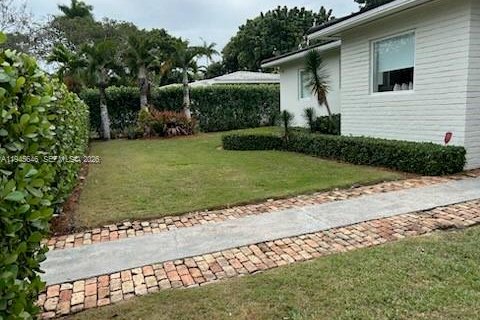 Villa ou maison à louer à Coral Gables, Floride: 3 chambres, 170.2 m2 № 2002034 - photo 4