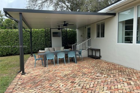 Villa ou maison à louer à Coral Gables, Floride: 3 chambres, 170.2 m2 № 2002034 - photo 11