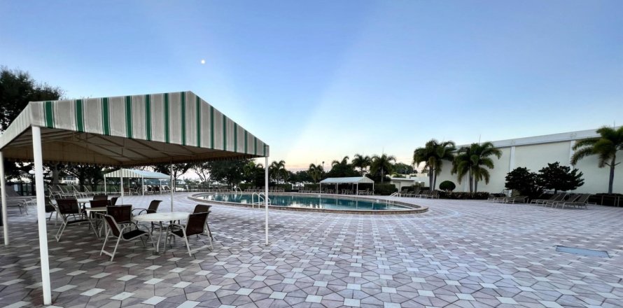 Condo in West Palm Beach, Florida, 1 bedroom № 1226987