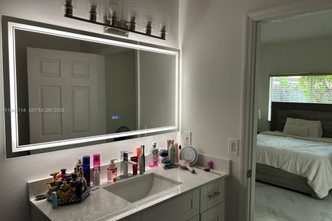 Casa en venta en Miami, Florida, 3 dormitorios, 137.77 m2 № 2002554 - foto 23