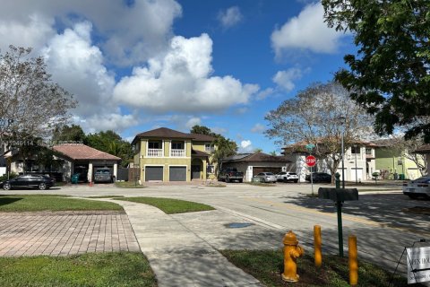 Casa en venta en Miami, Florida, 3 dormitorios, 137.77 m2 № 2002554 - foto 12