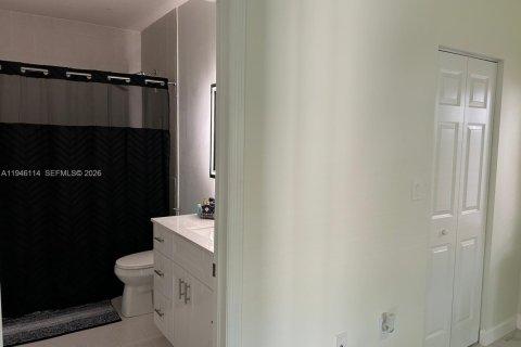 Casa en venta en Miami, Florida, 3 dormitorios, 137.77 m2 № 2002554 - foto 25