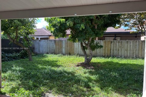 Casa en venta en Miami, Florida, 3 dormitorios, 137.77 m2 № 2002554 - foto 14