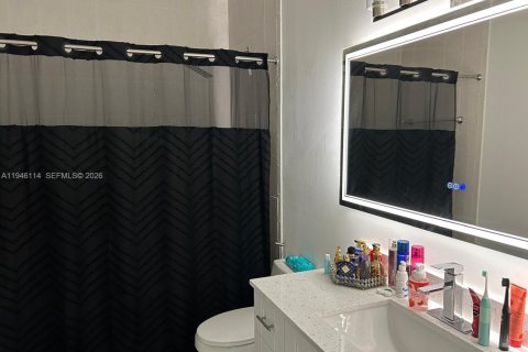 Casa en venta en Miami, Florida, 3 dormitorios, 137.77 m2 № 2002554 - foto 24