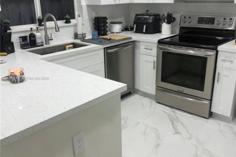 Casa en venta en Miami, Florida, 3 dormitorios, 137.77 m2 № 2002554 - foto 4