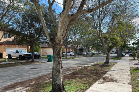 Casa en venta en Miami, Florida, 3 dormitorios, 137.77 m2 № 2002554 - foto 11