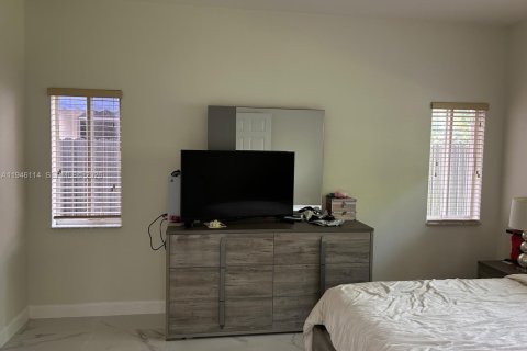 Casa en venta en Miami, Florida, 3 dormitorios, 137.77 m2 № 2002554 - foto 26