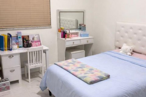 Casa en venta en Miami, Florida, 3 dormitorios, 137.77 m2 № 2002554 - foto 8