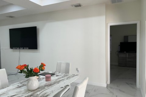 Casa en venta en Miami, Florida, 3 dormitorios, 137.77 m2 № 2002554 - foto 15