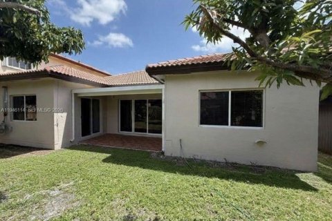 Casa en venta en Miami, Florida, 3 dormitorios, 137.77 m2 № 2002554 - foto 2