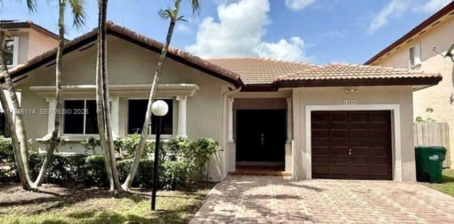 Casa en Miami, Florida 3 dormitorios, 137.77 m2 № 2002554