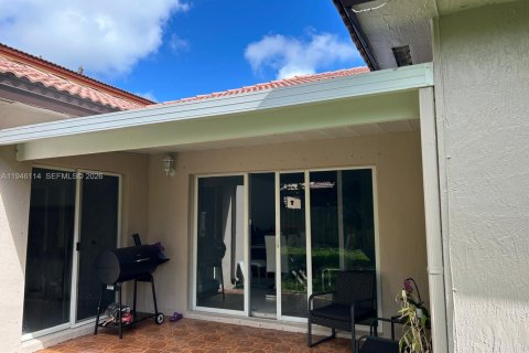 Casa en venta en Miami, Florida, 3 dormitorios, 137.77 m2 № 2002554 - foto 28