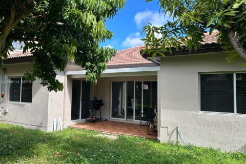 Casa en venta en Miami, Florida, 3 dormitorios, 137.77 m2 № 2002554 - foto 29