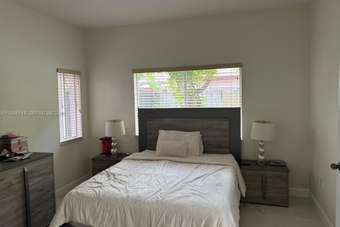Casa en venta en Miami, Florida, 3 dormitorios, 137.77 m2 № 2002554 - foto 22