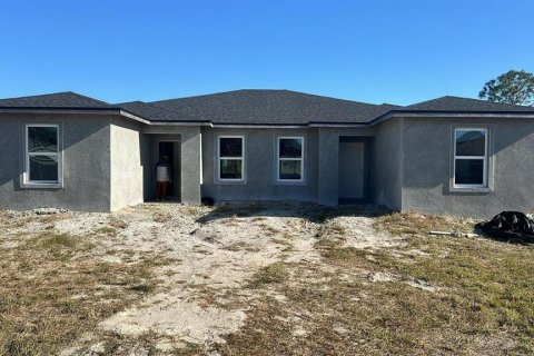 Duplex in Port Charlotte, Florida 6 bedrooms, 215.9 sq.m. № 1757071 - photo 2