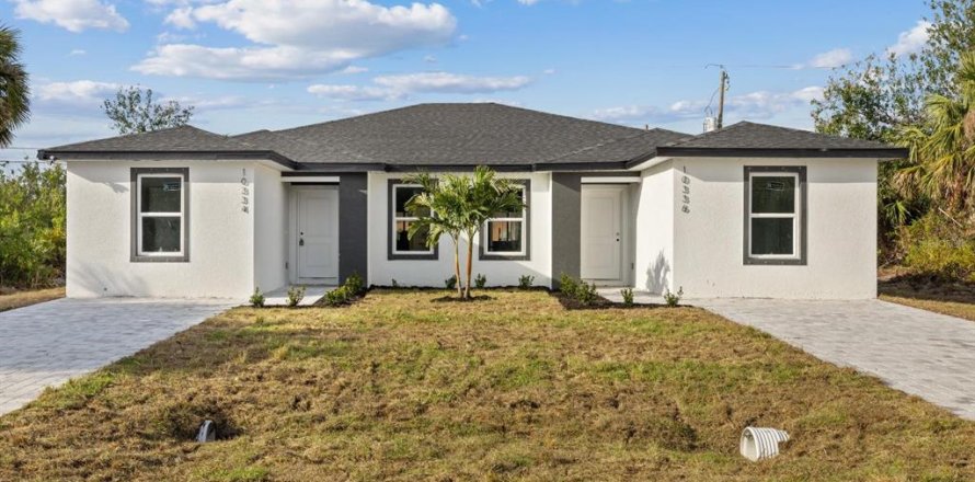 Duplex in Port Charlotte, Florida 6 bedrooms, 215.9 sq.m. № 1757071