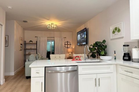 Duplex in Port Charlotte, Florida 6 bedrooms, 215.9 sq.m. № 1757071 - photo 7
