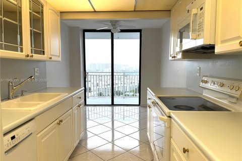 Купить кондоминиум в Санни-Айлс-Бич, Флорида 2 спальни, 170.94м2, № 2005821 - фото 7
