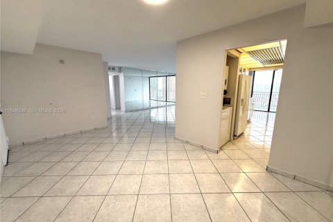 Купить кондоминиум в Санни-Айлс-Бич, Флорида 2 спальни, 170.94м2, № 2005821 - фото 3