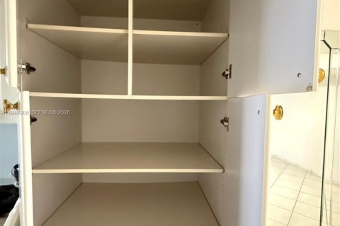 Купить кондоминиум в Санни-Айлс-Бич, Флорида 2 спальни, 170.94м2, № 2005821 - фото 19