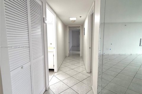 Купить кондоминиум в Санни-Айлс-Бич, Флорида 2 спальни, 170.94м2, № 2005821 - фото 22