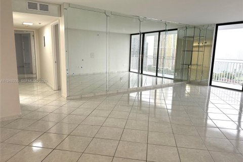 Купить кондоминиум в Санни-Айлс-Бич, Флорида 2 спальни, 170.94м2, № 2005821 - фото 4