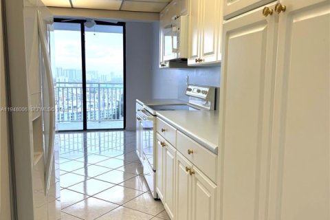 Купить кондоминиум в Санни-Айлс-Бич, Флорида 2 спальни, 170.94м2, № 2005821 - фото 8